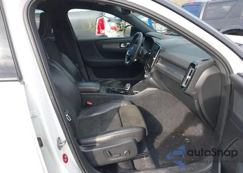 2019 Volvo Xc40 T5 Momentum/T5 R-Design from USA, damaged, VIN YV4162XZ3K2005877